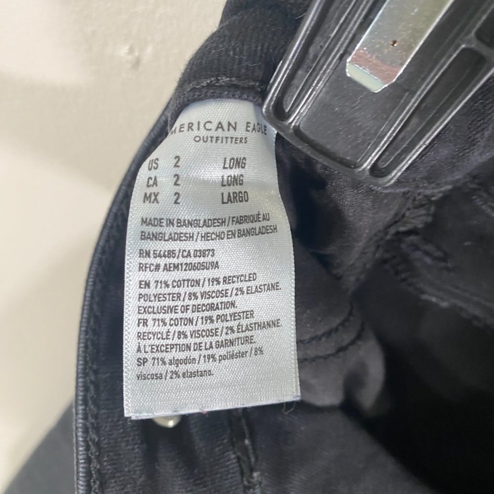 American Eagle Super High Rise Jegging in Black - Picture 8 of 8